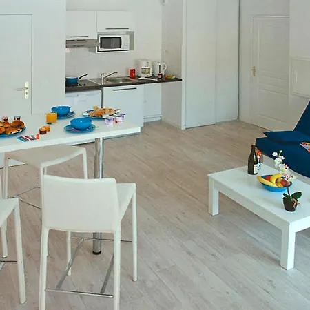 Les Isles De Sola In *