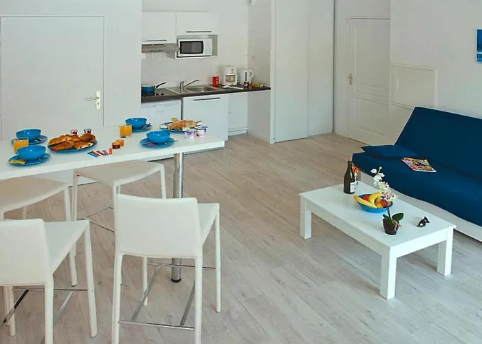 Les Isles De Sola In *